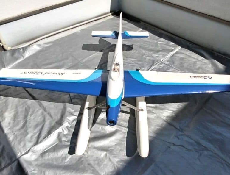 K&S製  Grace 機体のみ、水上機用フロート付 中古