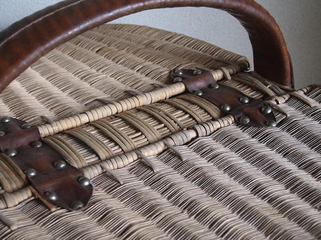 ふた付き 皮ハンドル大きなバスケット 民藝 パニエ かご細工 柳 籐/K351