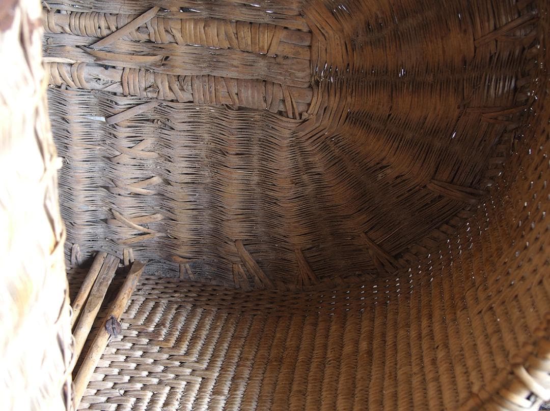 ふた付き 皮ハンドル大きなバスケット 民藝 パニエ かご細工 柳 籐/K351