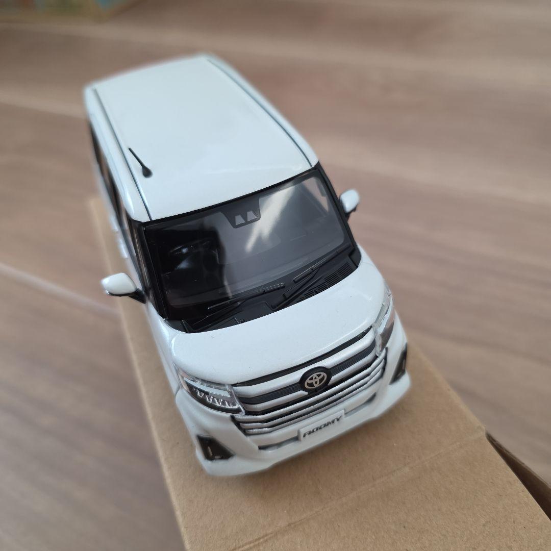 トヨタ ルーミー 1/30 カラーサンプル　希少