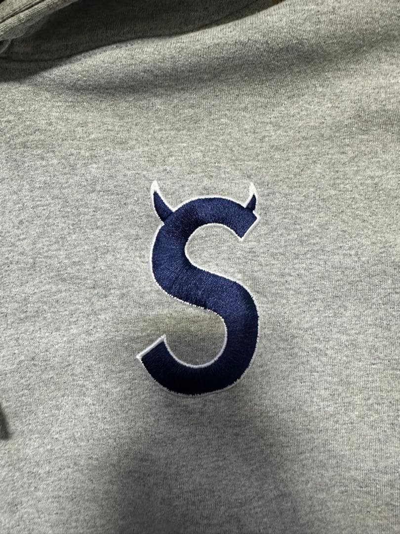 Supreme グレー パーカー Sロゴ