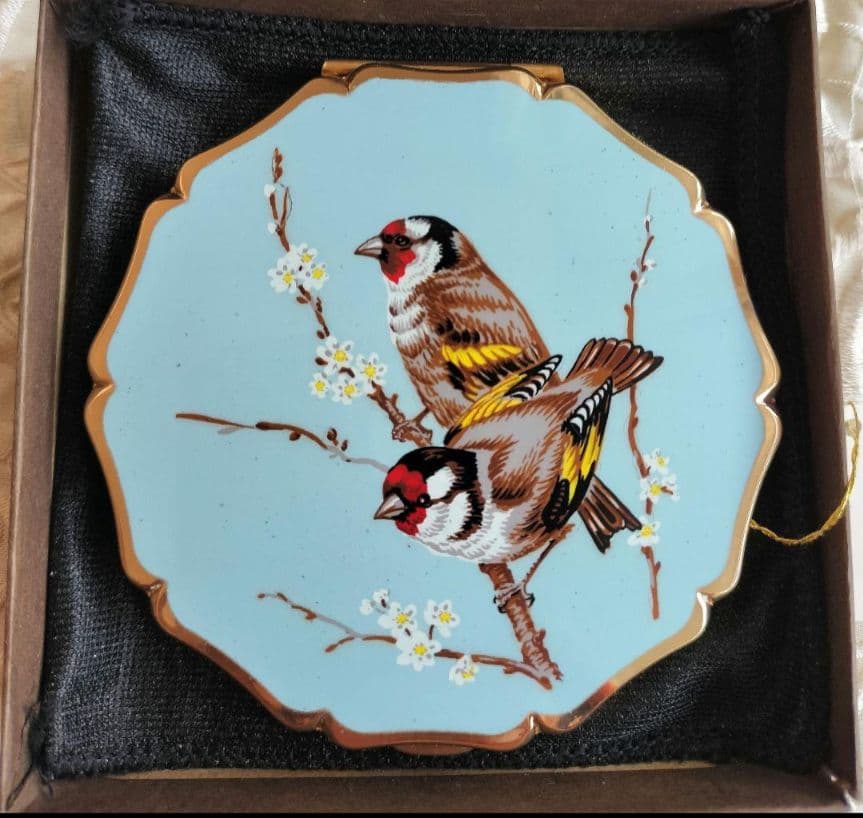 コーラルカボションの花 シェル 貝細工 ブローチ ヴィンテージと他2点