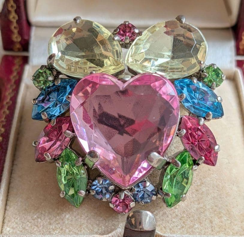 コーラルカボションの花 シェル 貝細工 ブローチ ヴィンテージと他2点