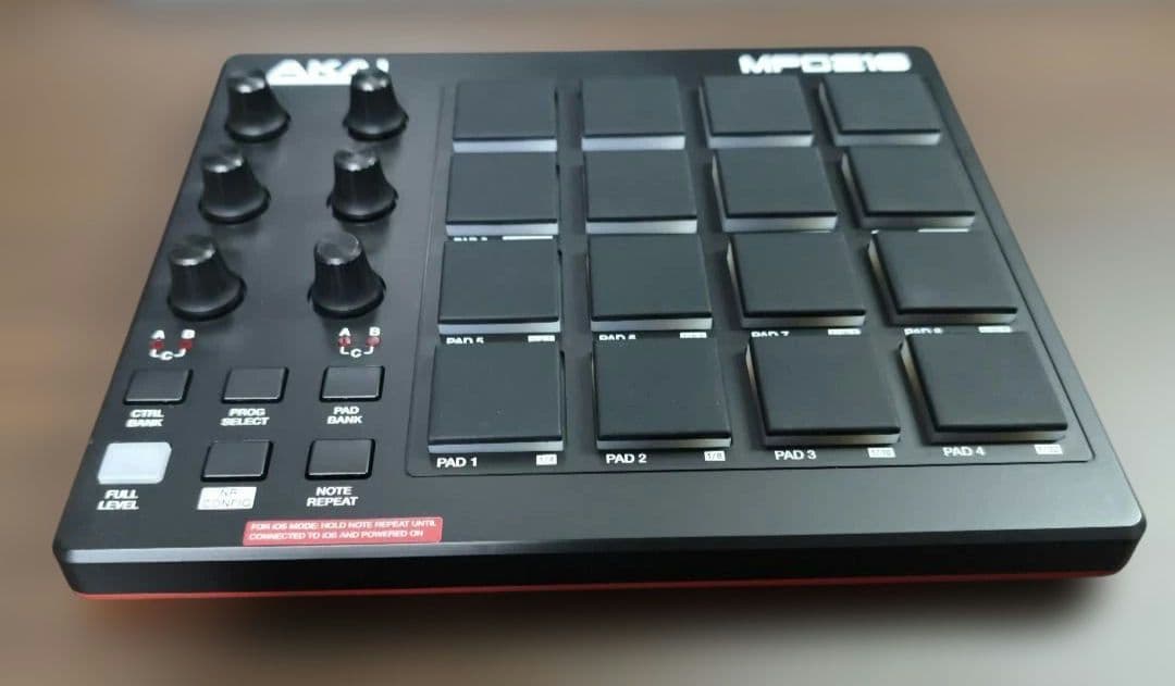 AKAI MPD218 MIDIパッド
