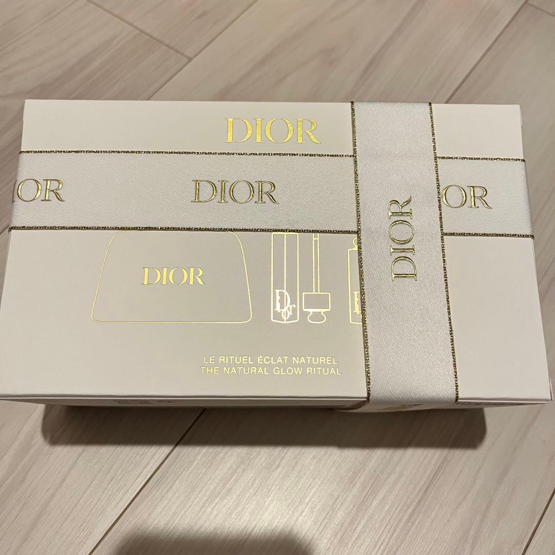 Dior ギフトボックス ホワイト ゴールド　コスメ　スキンケア