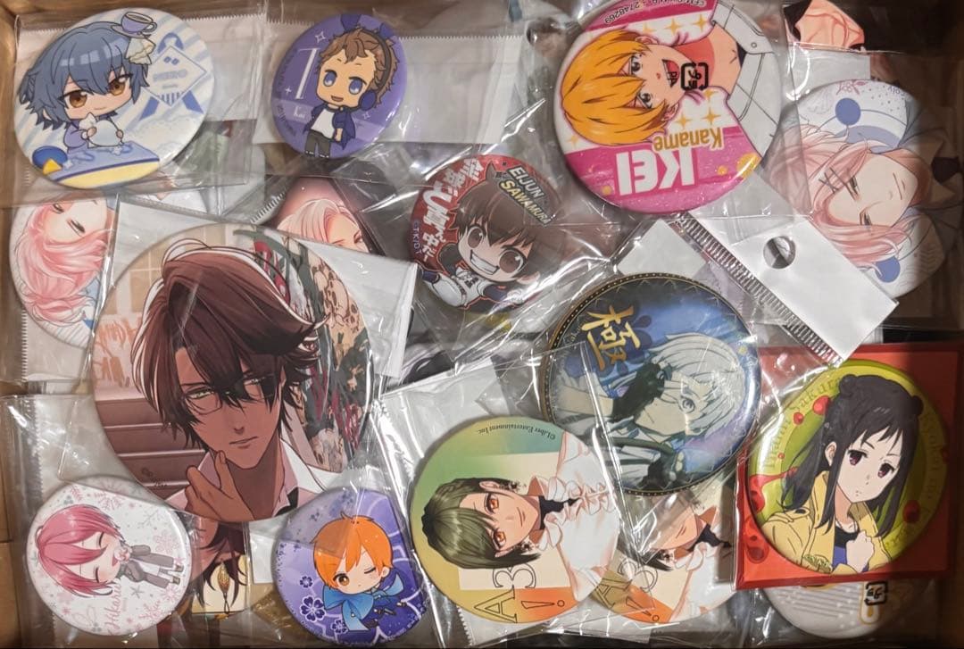 アニメグッズ　ノンジャンル　缶バッジまとめ売り　大量　60サイズ
