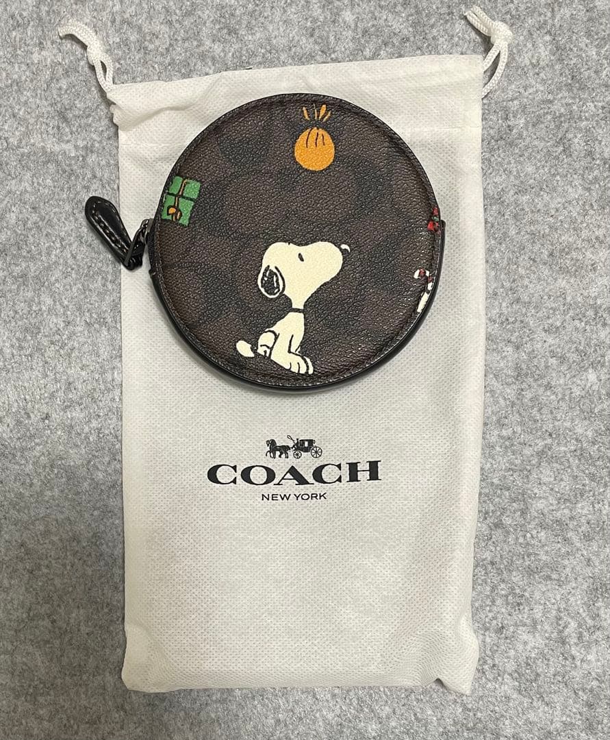 COACH×スヌーピー コラボ ラウンドケース