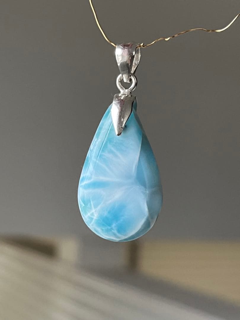 天然石ラリマー☆高品質！しずく型ペンダントトップ☆両面違う模様で素敵！