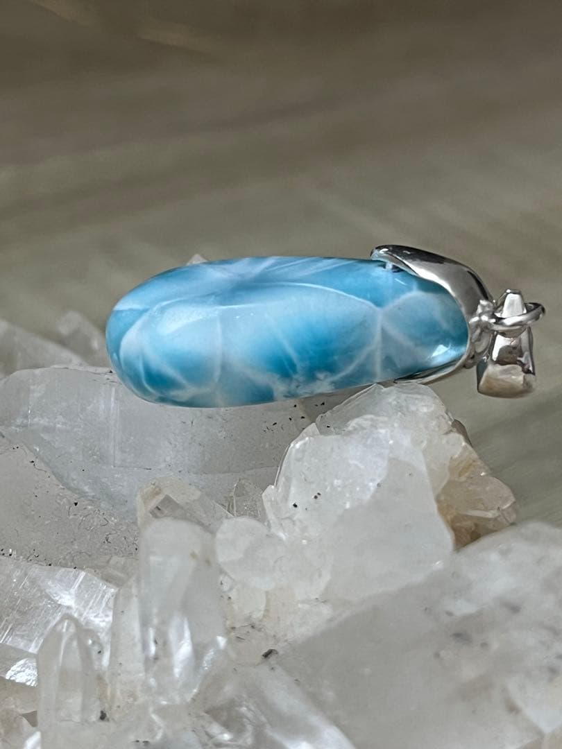 天然石ラリマー☆高品質！しずく型ペンダントトップ☆両面違う模様で素敵！