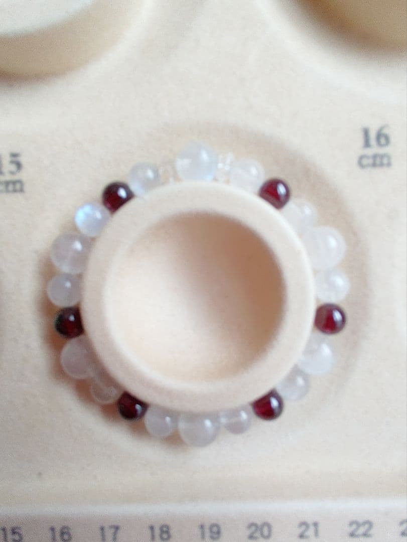 ブルームーンストーンとロードライドガーネットのブレスレット