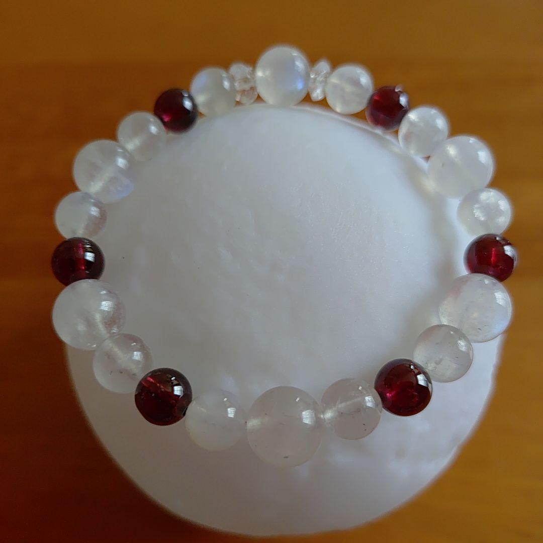 ブルームーンストーンとロードライドガーネットのブレスレット