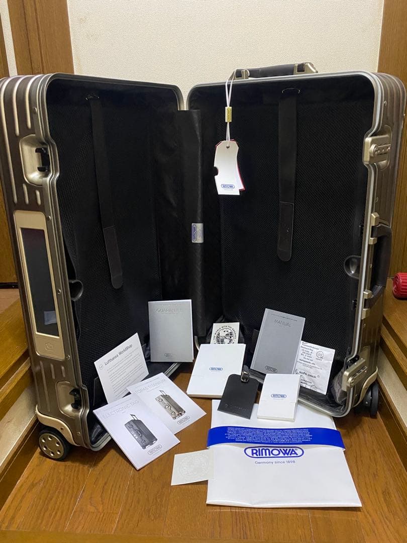 新品 旧 リモワ ルフトハンザ プライベートジェット 67L チタニウム