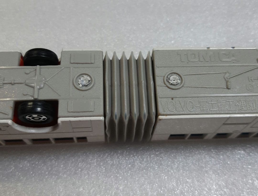 ロングトミカ L 04 VOLVO 富士重工 連節バス TOMY