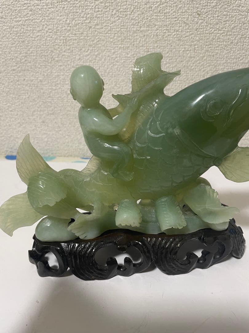 翡翠玉石彫刻　· 鯉と童子　置物　天然石