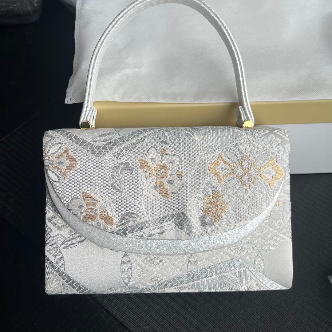 シルバーホワイト刺繍バッグと草履セット 帯地 カブセ