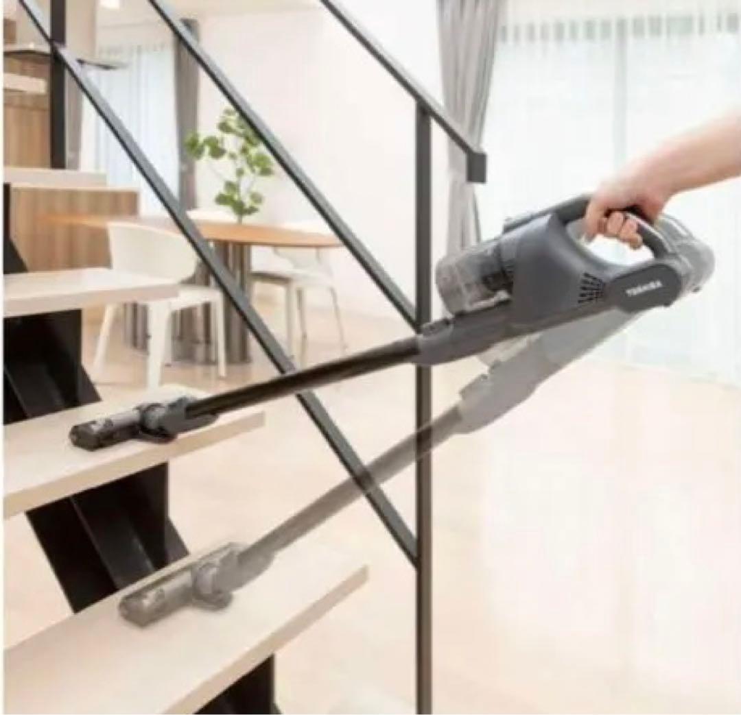 ほぼ新品⭐️女性とシニアにも軽い⭐️TOSHIBAハンディークリーナー