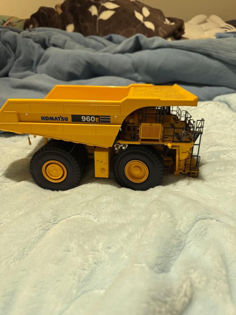 ミニカー Komatsu 960E 1/50