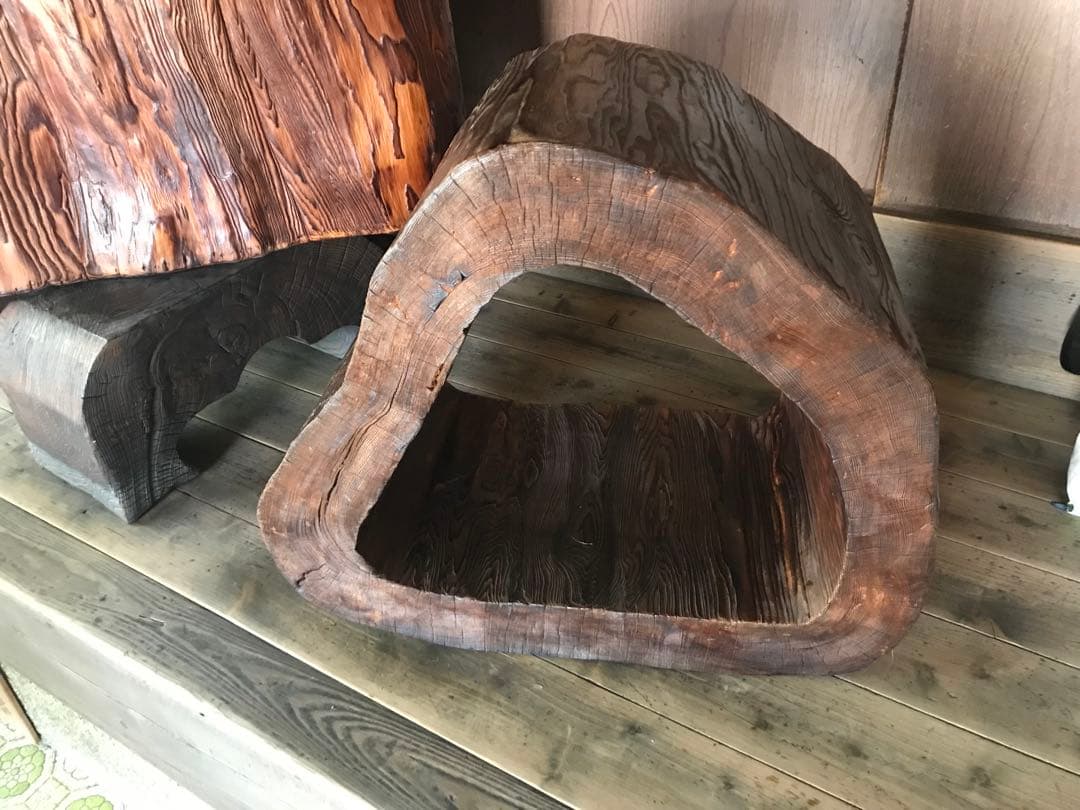 大幅値下げ‼️大小の木の彫刻オブジェ2点セット。台座付き。