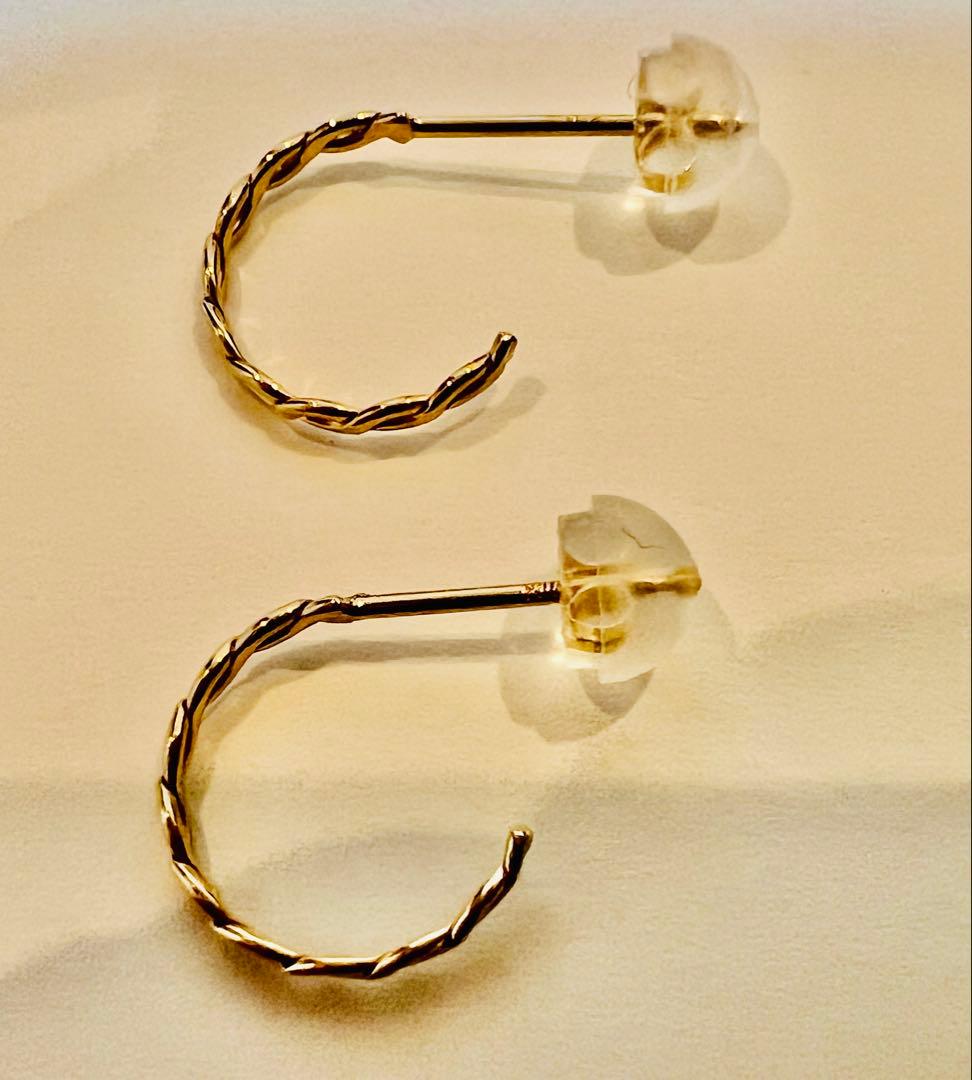ツイストデザイン K10ゴールドフープピアス 新品未使用 プレゼントにも⭐︎