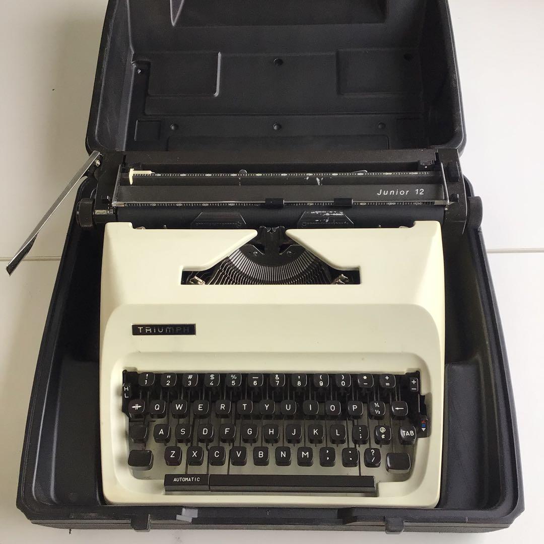 No.319 TRIUMPH Junior 12 タイプライター ケース付き