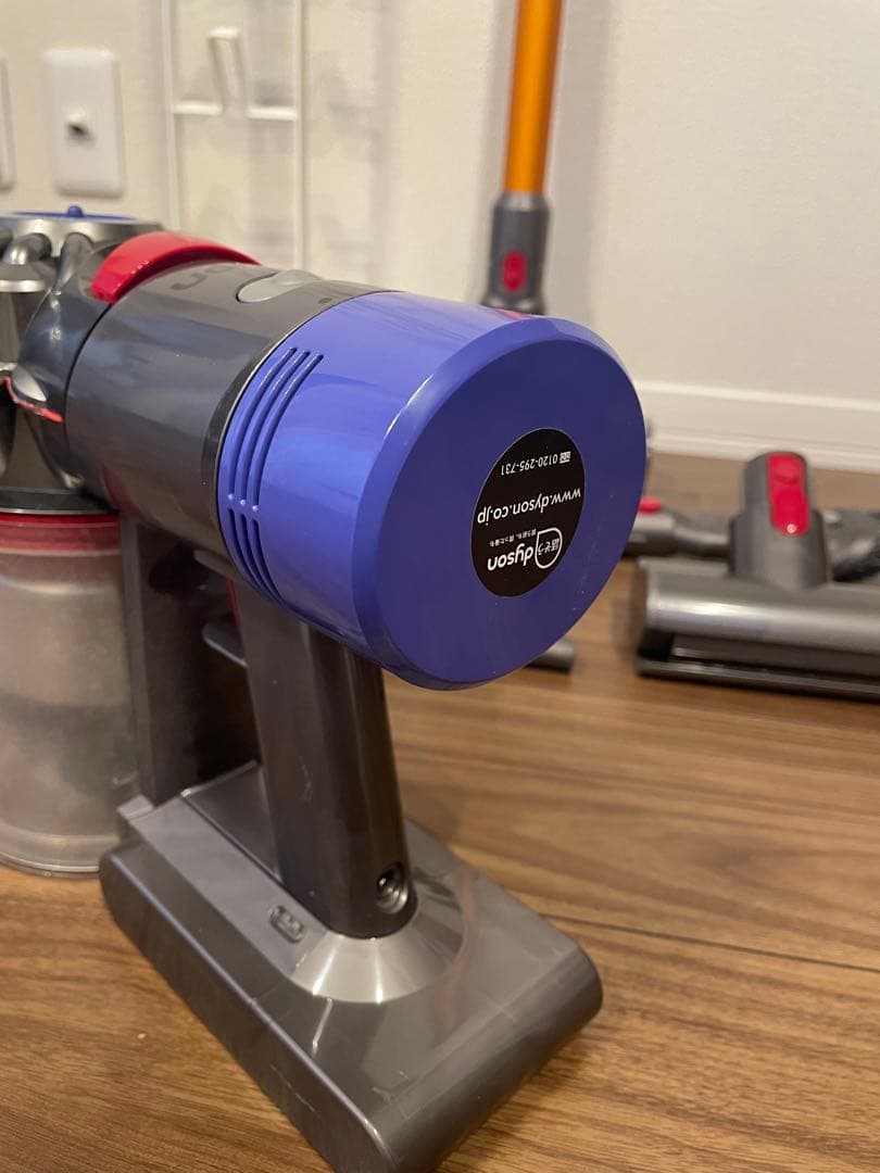 スタンド付 dyson ダイソン ハンディクリーナー v8 fluffy