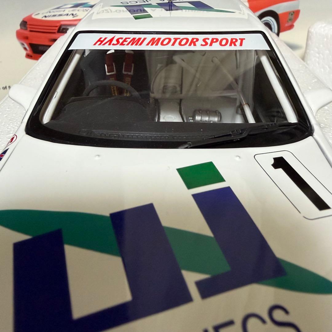 AUTOART SKYLINE GT-R (R32) ミニカー1:18