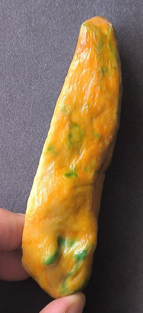 【極上】ミャンマー産黄翡翠のルース(186ｇ)