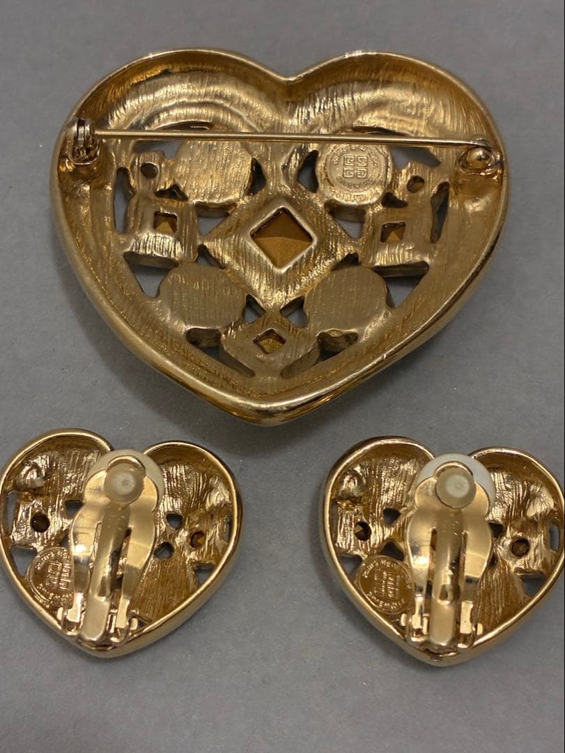 GIVENCHYジバンシー　ヴィンテージ　ハートブローチ＆イアリングセット