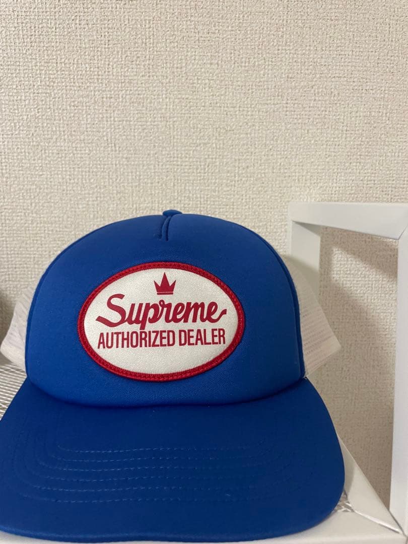 Supreme AUTHORIZED DEALER トラッカーキャップ