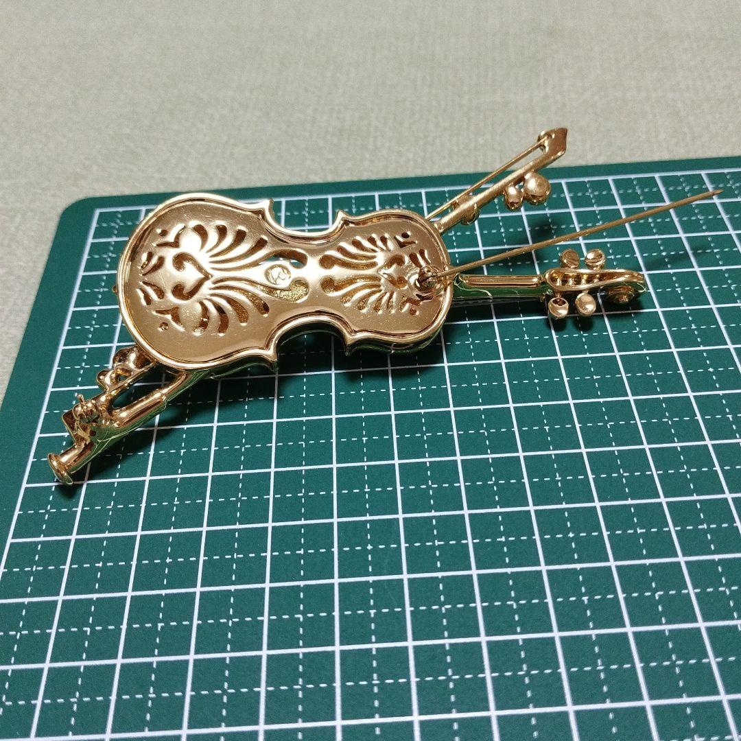 スワロフスキー　バイオリン　ブローチ
