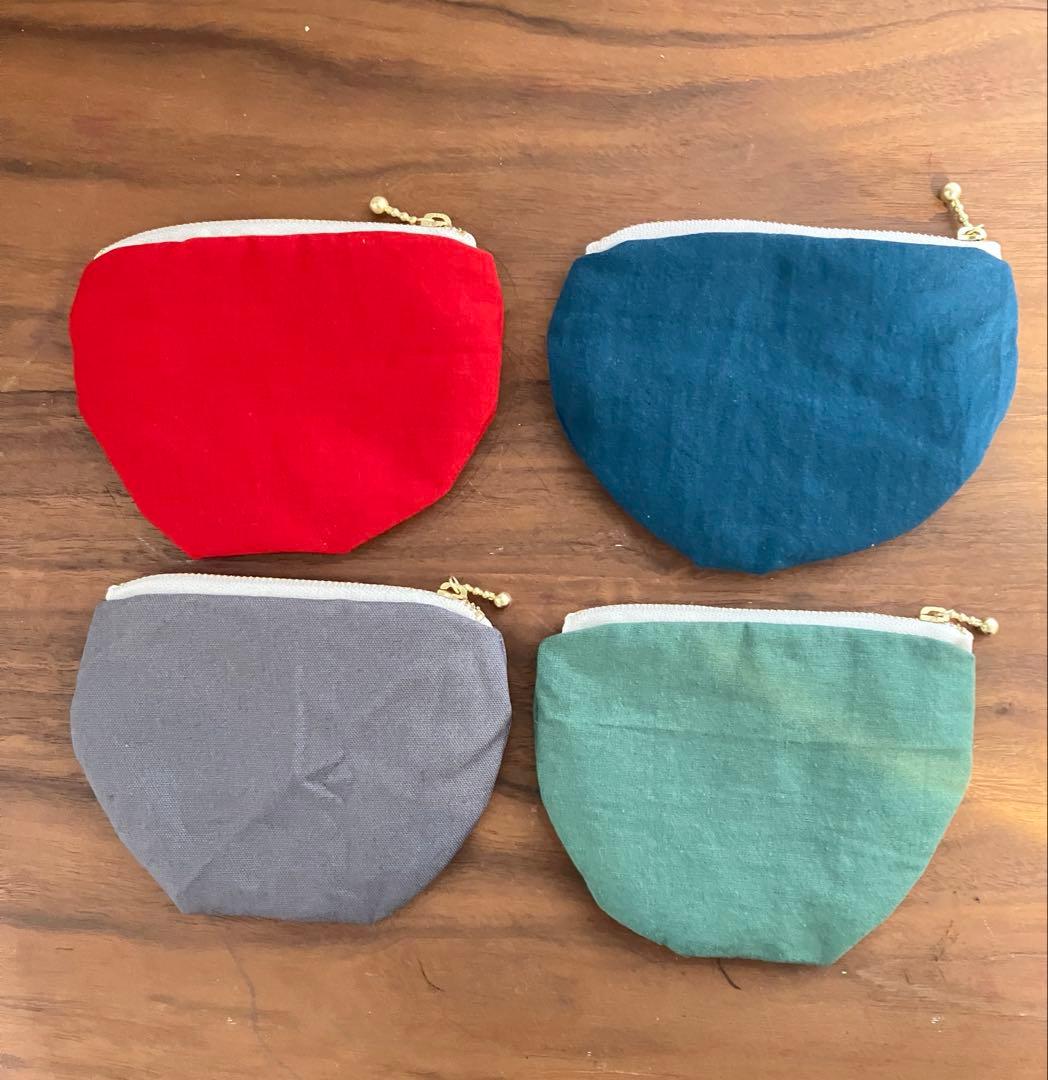 ななちゃんさま　専用ページ　薬ポーチ　刺繍　ハンドメイド