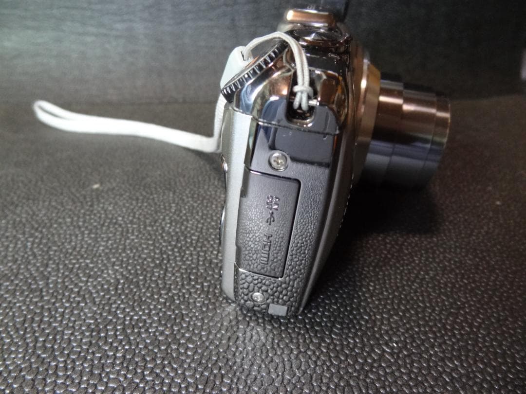 FINEPIX F550EXR シャンパンゴールド 外観極上