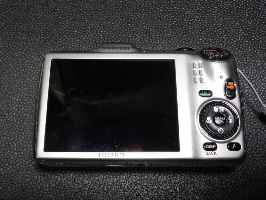 FINEPIX F550EXR シャンパンゴールド 外観極上