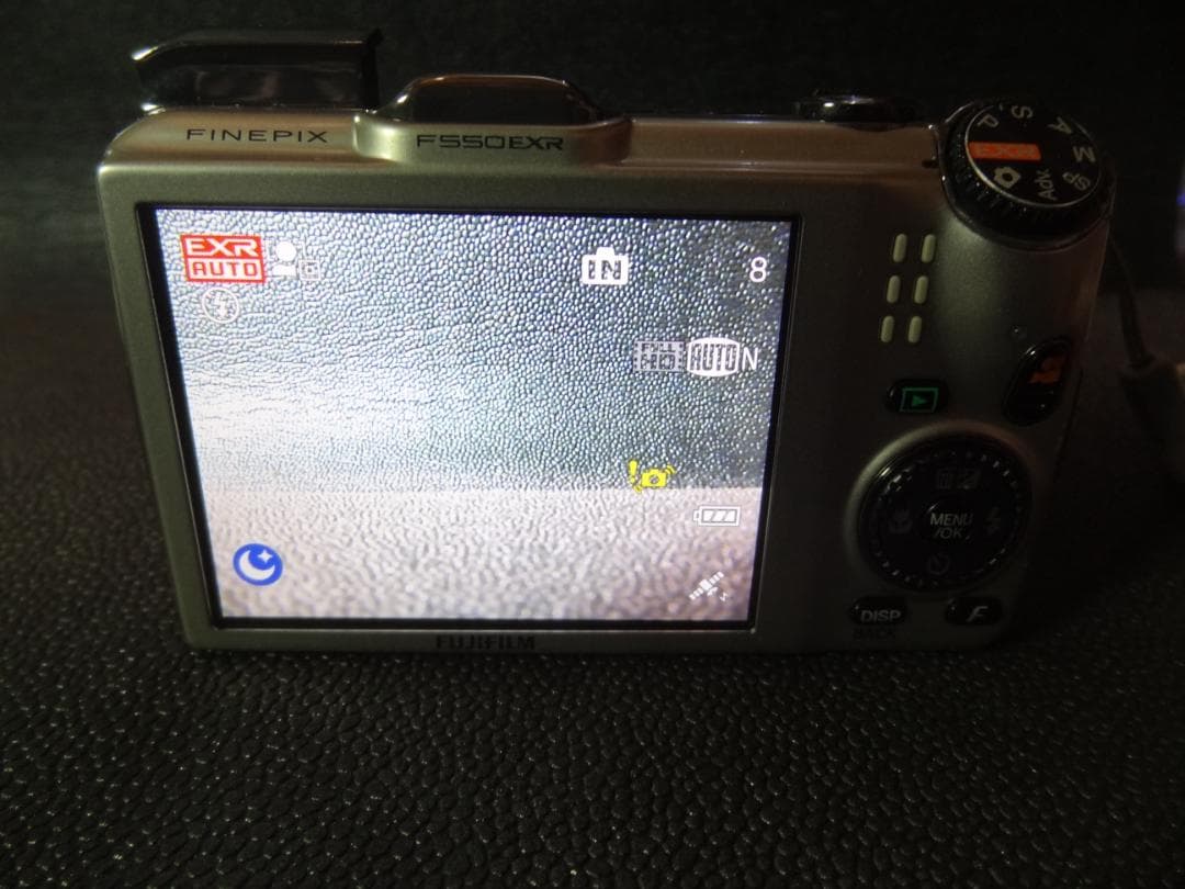 FINEPIX F550EXR シャンパンゴールド 外観極上