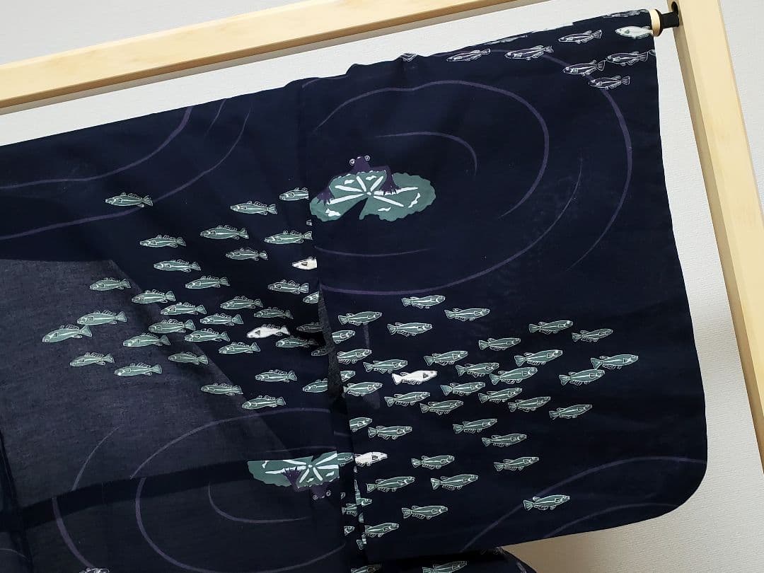 A 浴衣 かえると魚模様 水面 紺色 綿 夏物 着物