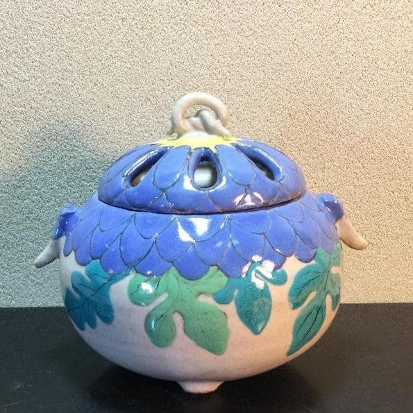 陶芸　手作り陶器　香炉、菊の図柄