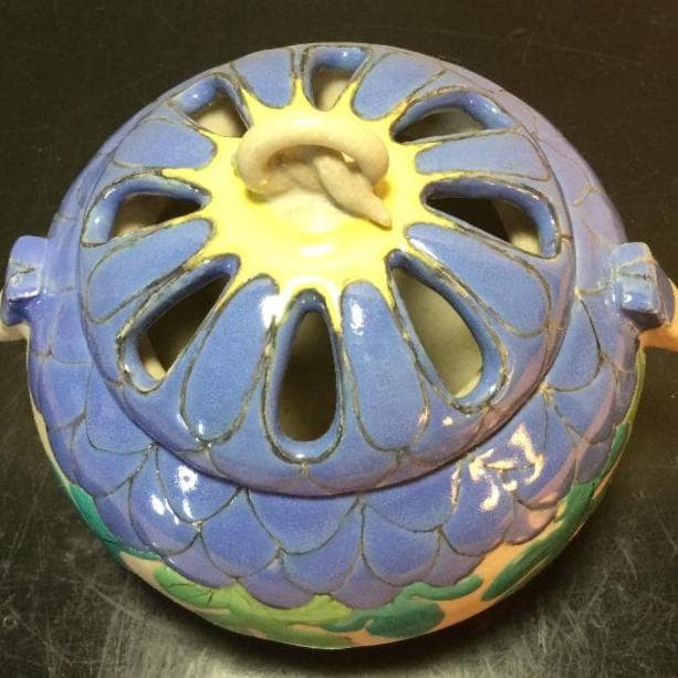 陶芸　手作り陶器　香炉、菊の図柄
