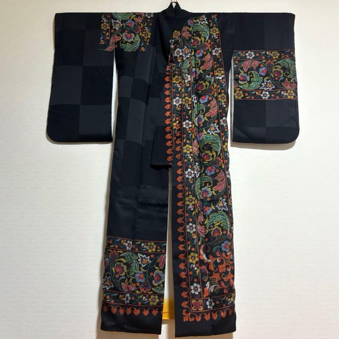 【振袖】 個性的な花模様 市松紋様 着物 袷 小振袖 身丈約159cm