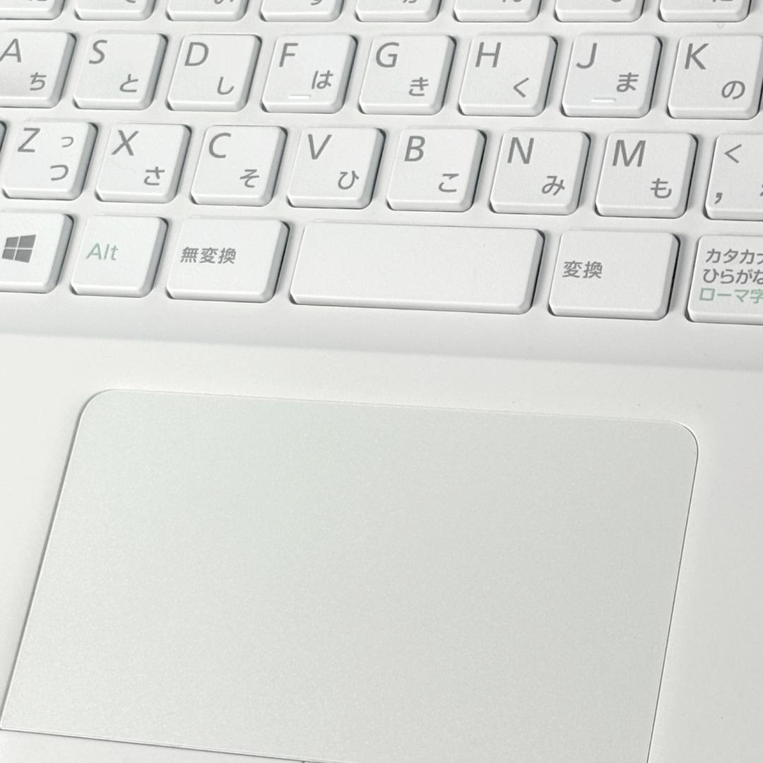 16GBは残りわずか！Corei7・SSD512・ホワイト ノートパソコン