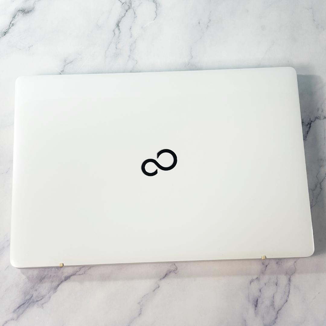 16GBは残りわずか！Corei7・SSD512・ホワイト ノートパソコン