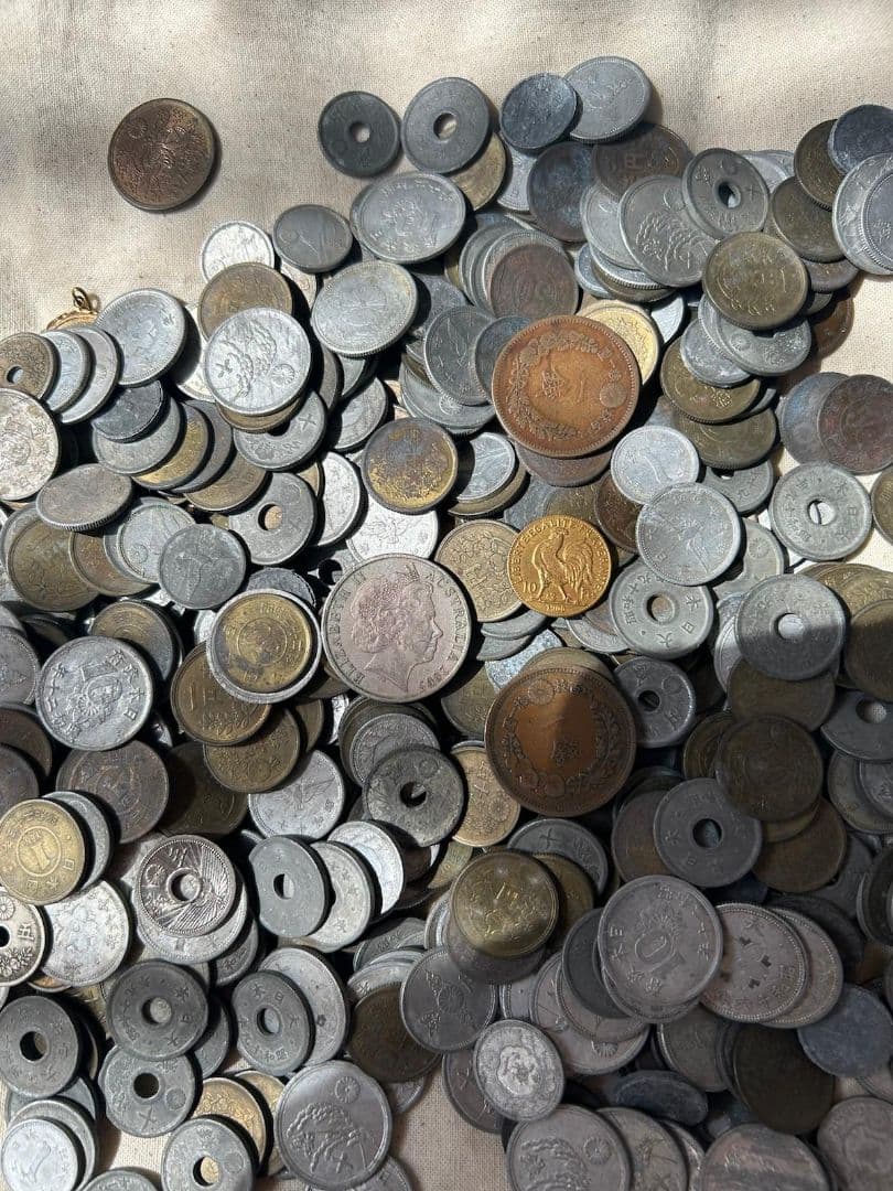 大量の旧貨幣外貨セット