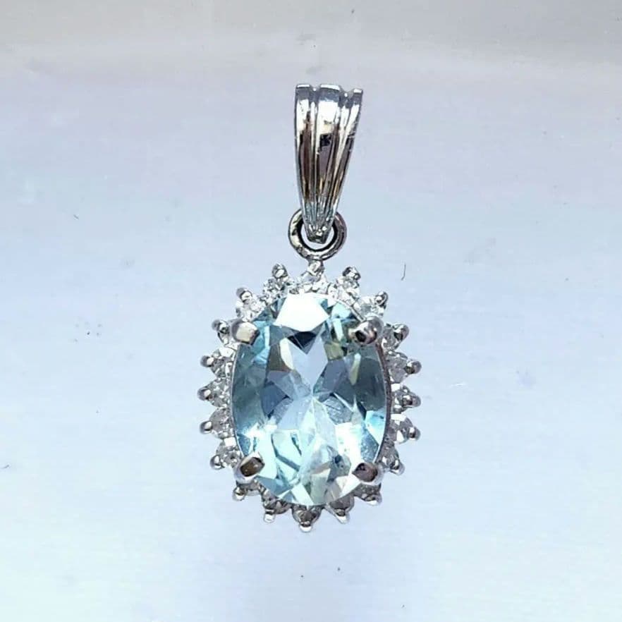 プラチナPt900 アクアマリン＋メレダイヤのペンダントトップ　刻印あり