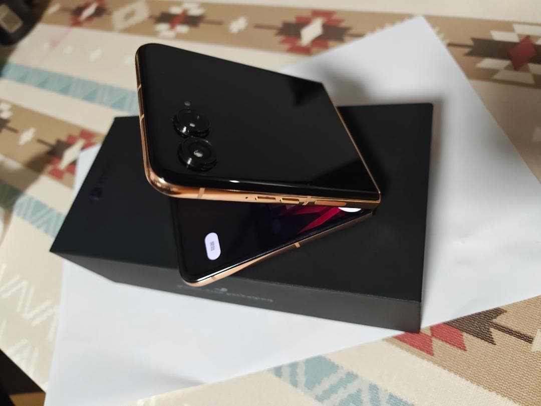 Motorola Razr 60 Pro SIMフリー