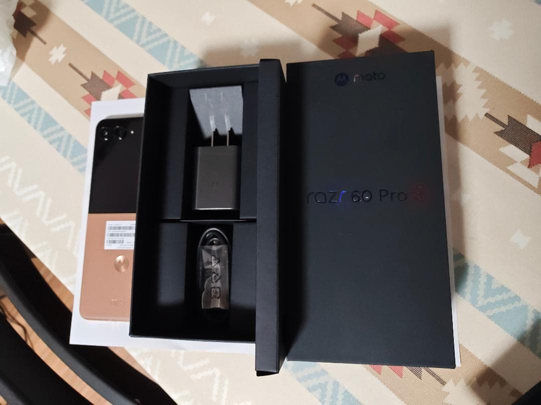 Motorola Razr 60 Pro SIMフリー