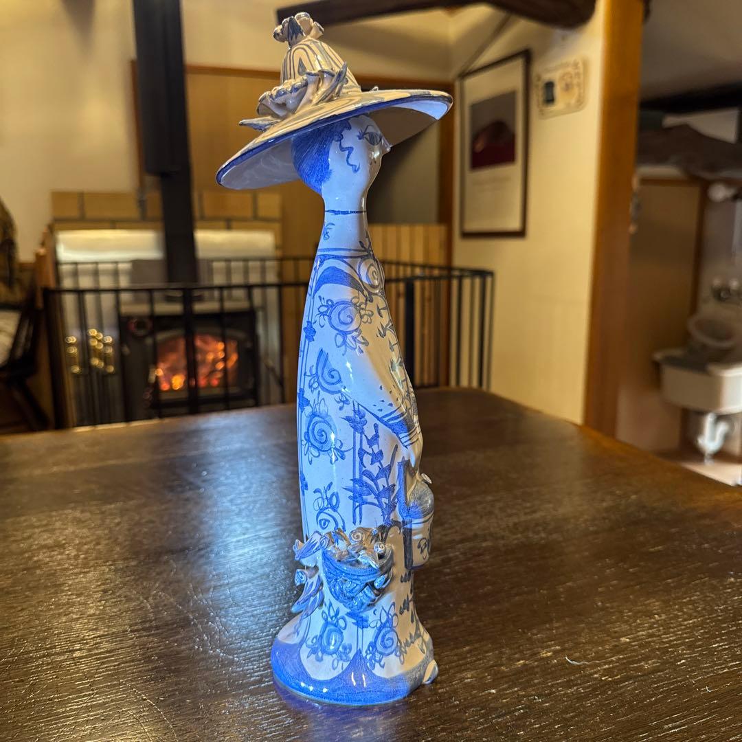 ビヨンヴィンブラッド　陶器人形　花