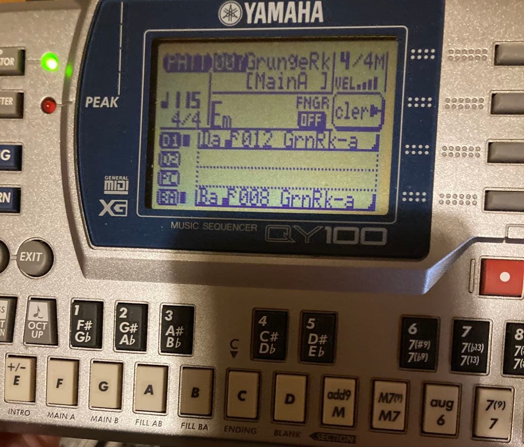 ヤマハYamaha QY100 音楽シーケンサー