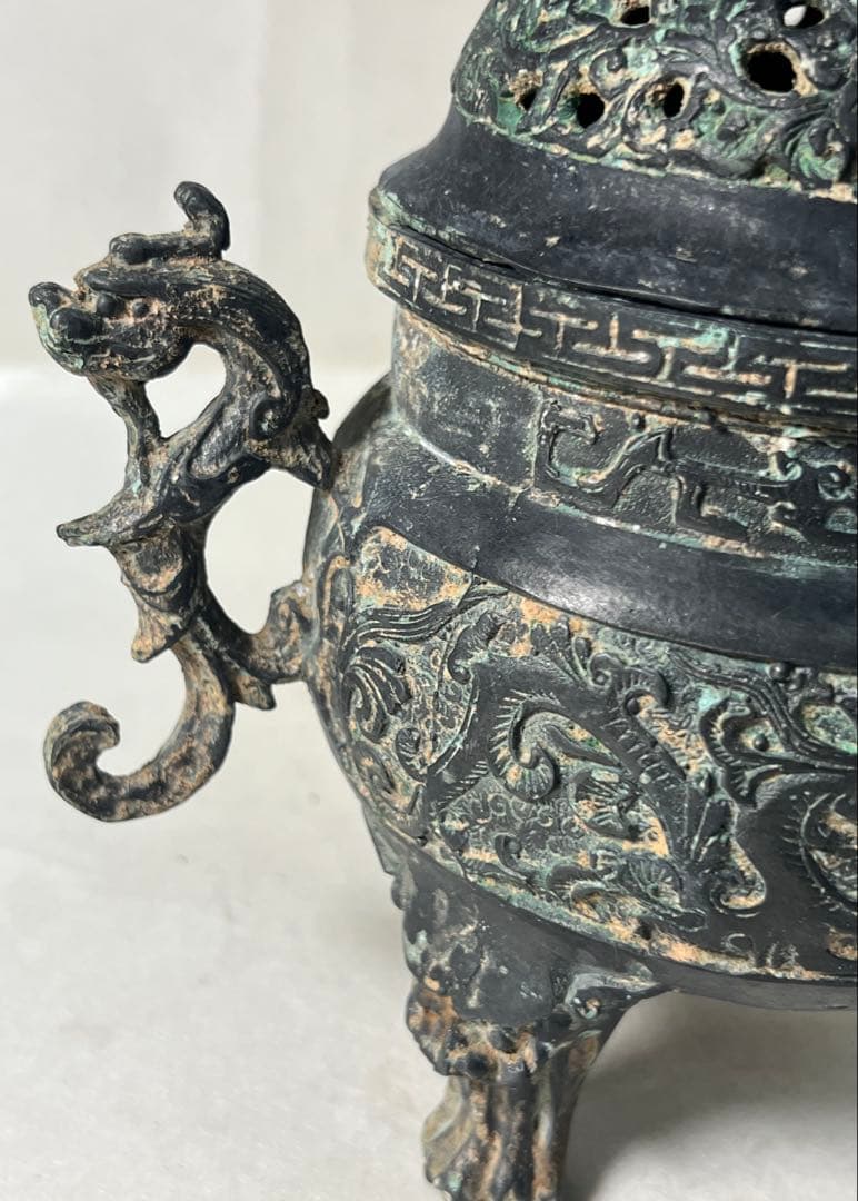 清時代　乾隆年製　獅子双龍紋　古銅　三つ足香炉　中国古玩