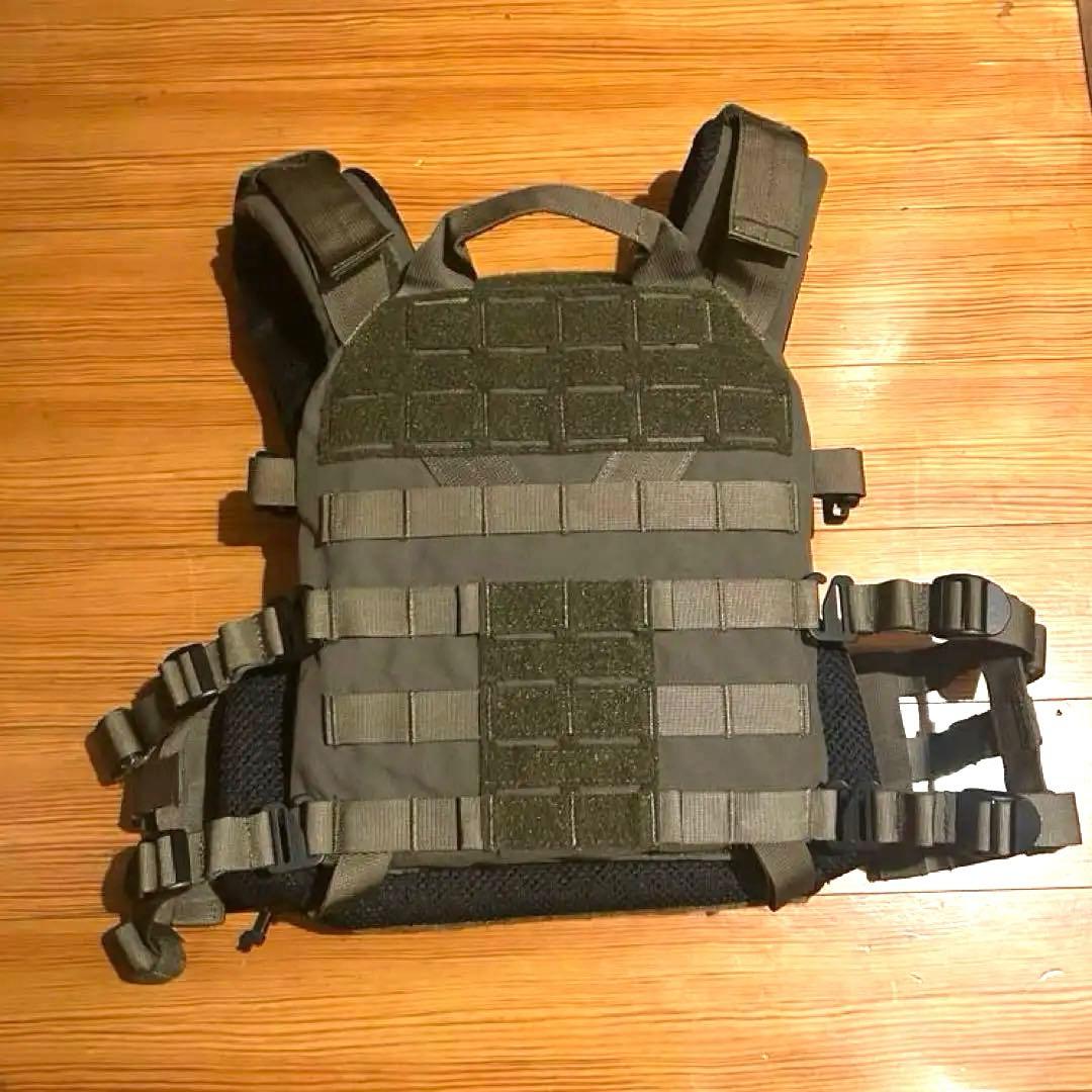 実物AGILITE プレートキャリア K19 レーザーカットMOLLE