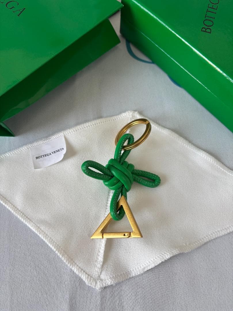 【匿名配送】ボッテガヴェネタ キーホルダー グリーン バッグチャーム
