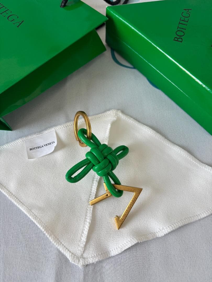 【匿名配送】ボッテガヴェネタ キーホルダー グリーン バッグチャーム